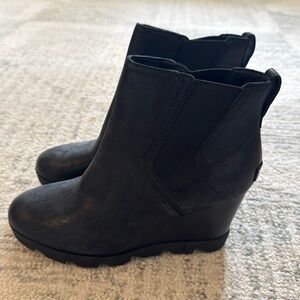 Sorel Women's Joan Uptown Chelsea Lug Sole Booties